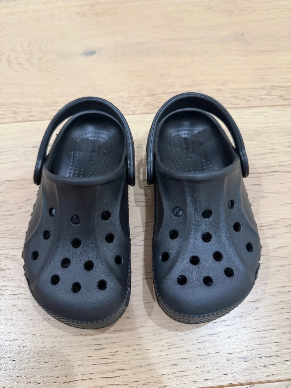 Toddler crocs black size 9